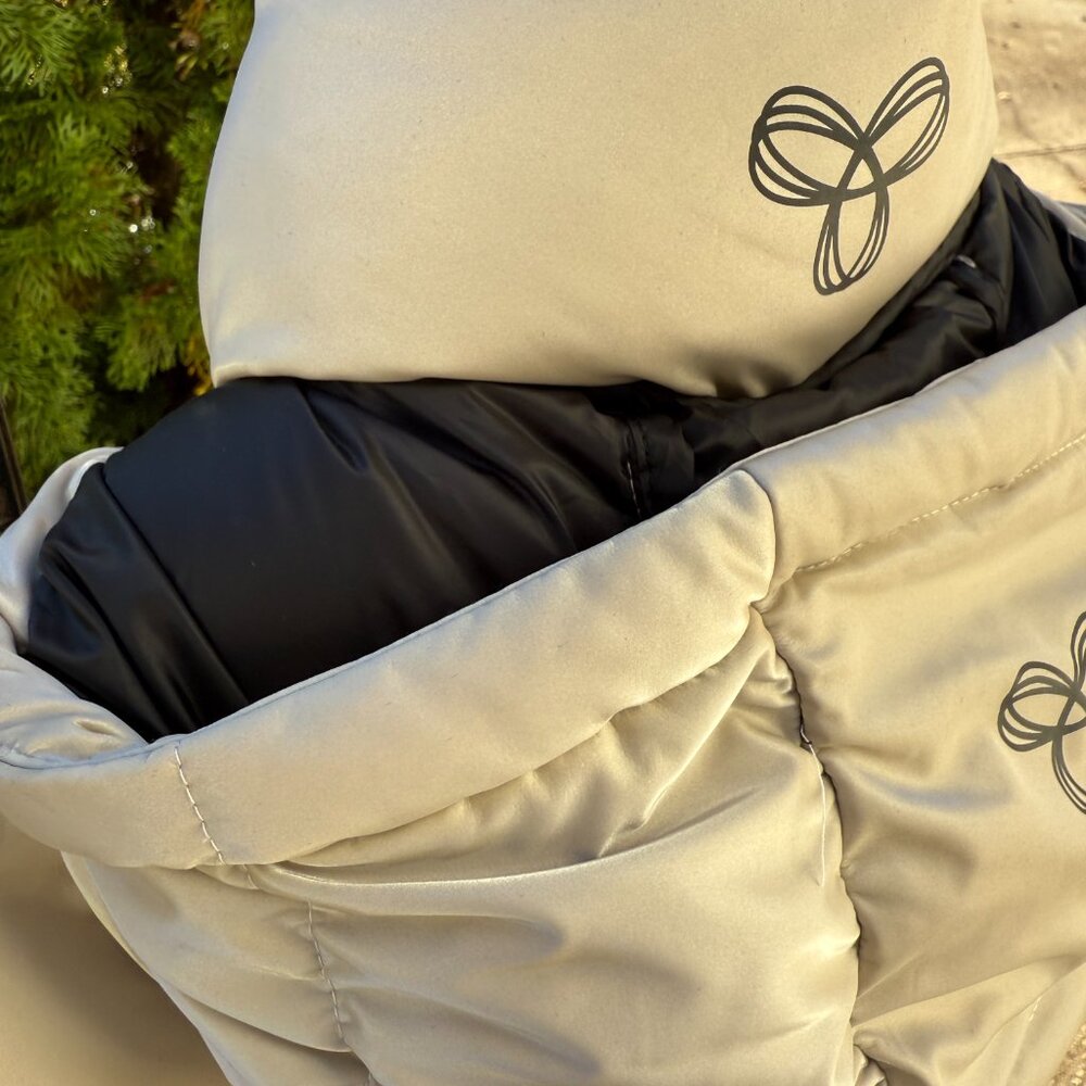 Aritzia | Supper Puffer | Shorty | XS | Champaign | Great Condition Minor Flaw - Picture 9 of 14